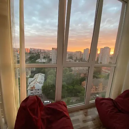 Large 2 Room Apartment With A Beautiful View 2 Min Metro Chernigivska Kyiv Exterior photo