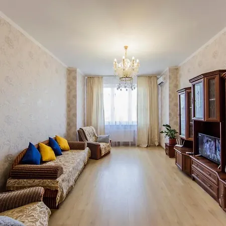 Large 2 Room Apartment With A Beautiful View 2 Min Metro Chernigivska Kyiv Exterior photo
