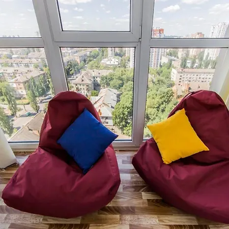 Large 2 Room Apartment With A Beautiful View 2 Min Metro Chernigivska Kyiv Exterior photo