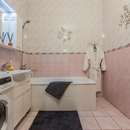 Large 2 Room Apartment With A Beautiful View 2 Min Metro Chernigivska Kyiv Exterior photo