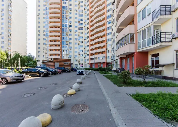 Large 2 Room Apartment With A Beautiful View 2 Min Metro Chernigivska