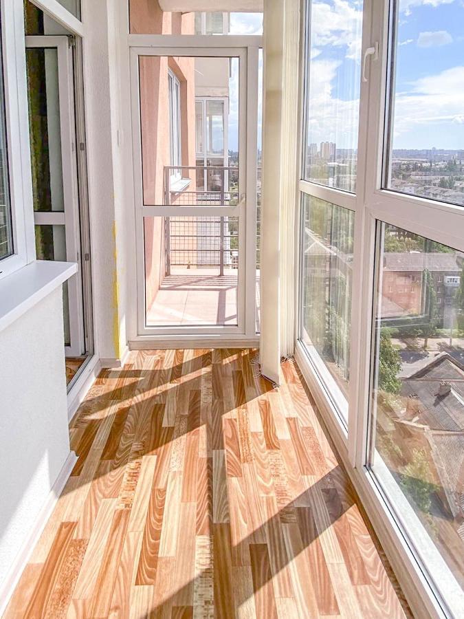 Apartament Large 2 With A Beautiful View 2 Min Metro Chernigivska