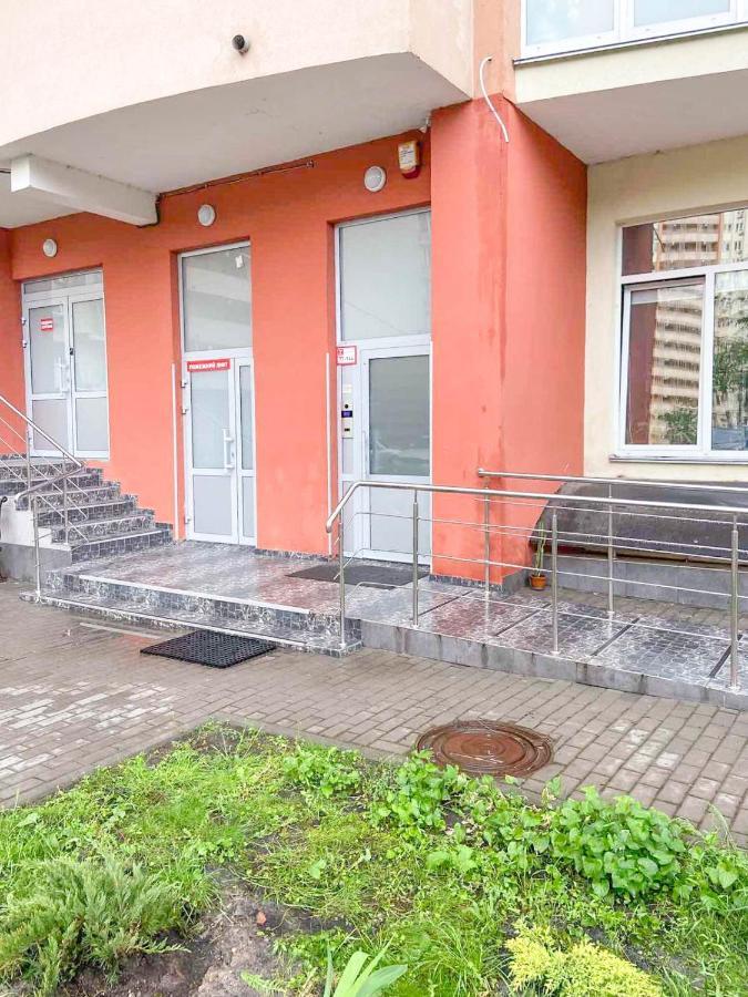 Large 2 With A Beautiful View 2 Min Metro Chernigivska Apartament *