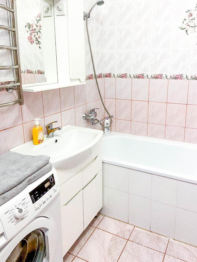 Large 2 With A Beautiful View 2 Min Metro Chernigivska