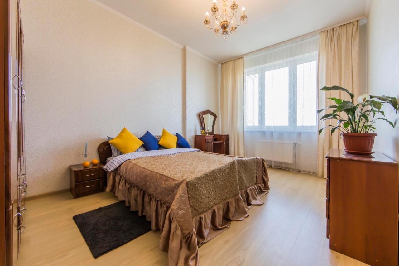 Apartament Large 2 With A Beautiful View 2 Min Metro Chernigivska