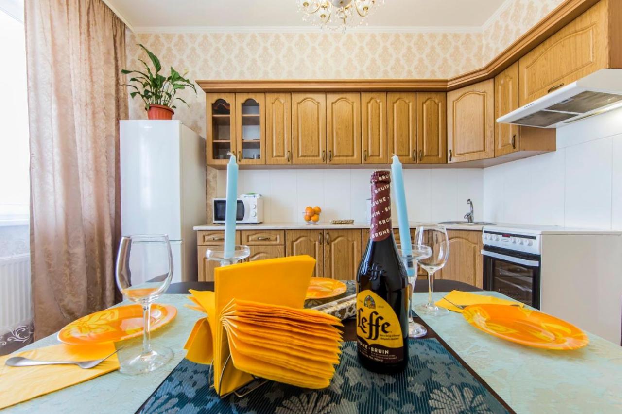 Apartament Large 2 With A Beautiful View 2 Min Metro Chernigivska