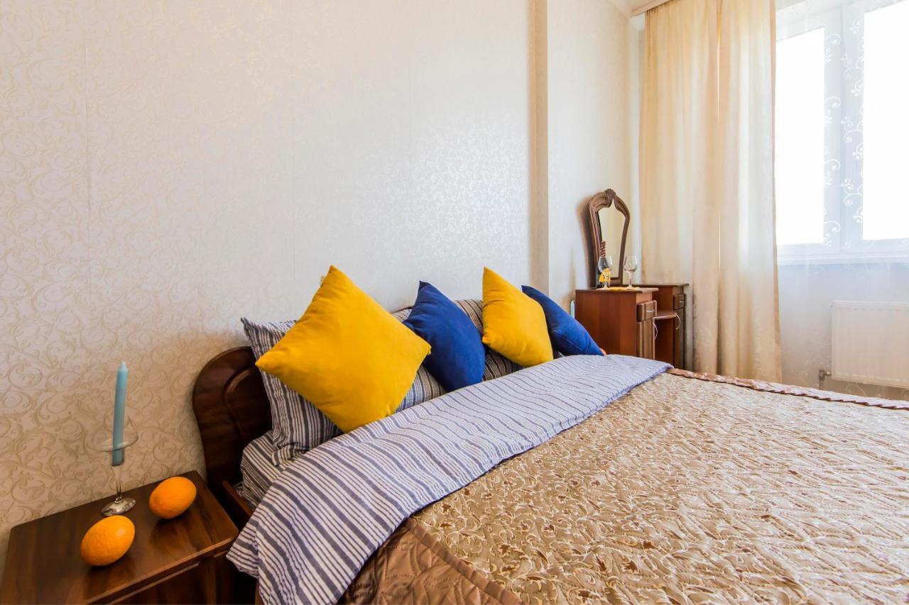 Large 2 With A Beautiful View 2 Min Metro Chernigivska Apartament *