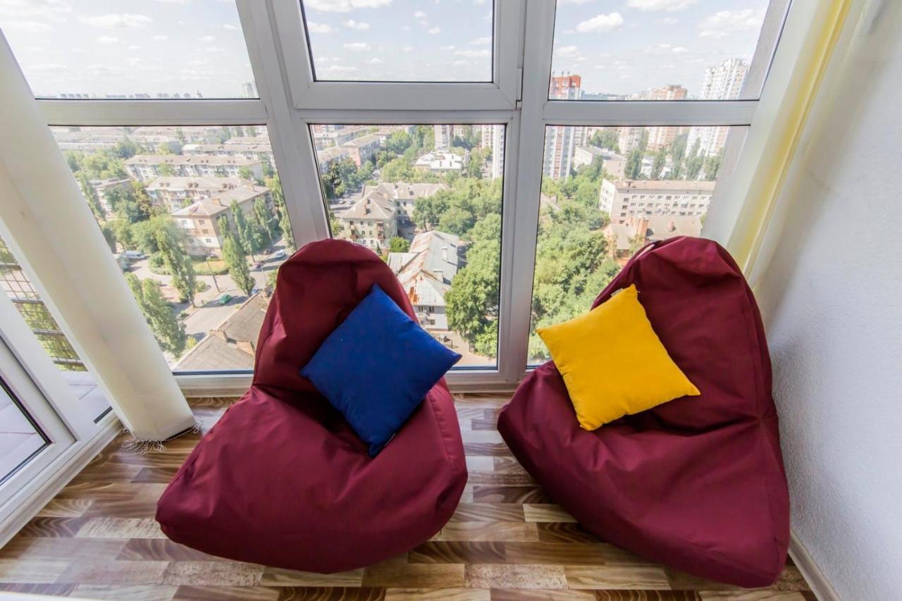 Large 2 With A Beautiful View 2 Min Metro Chernigivska Apartament