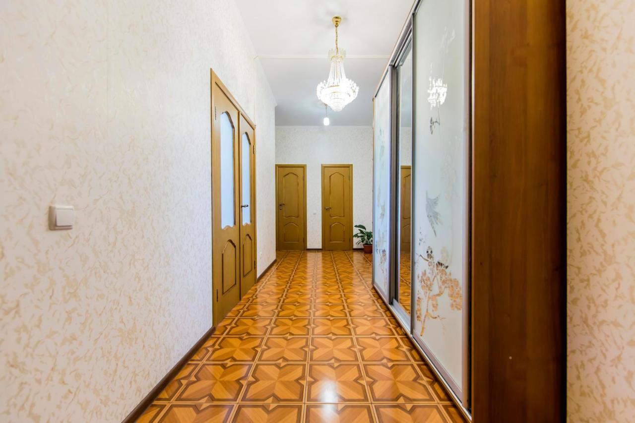 Apartament Large 2 With A Beautiful View 2 Min Metro Chernigivska *
