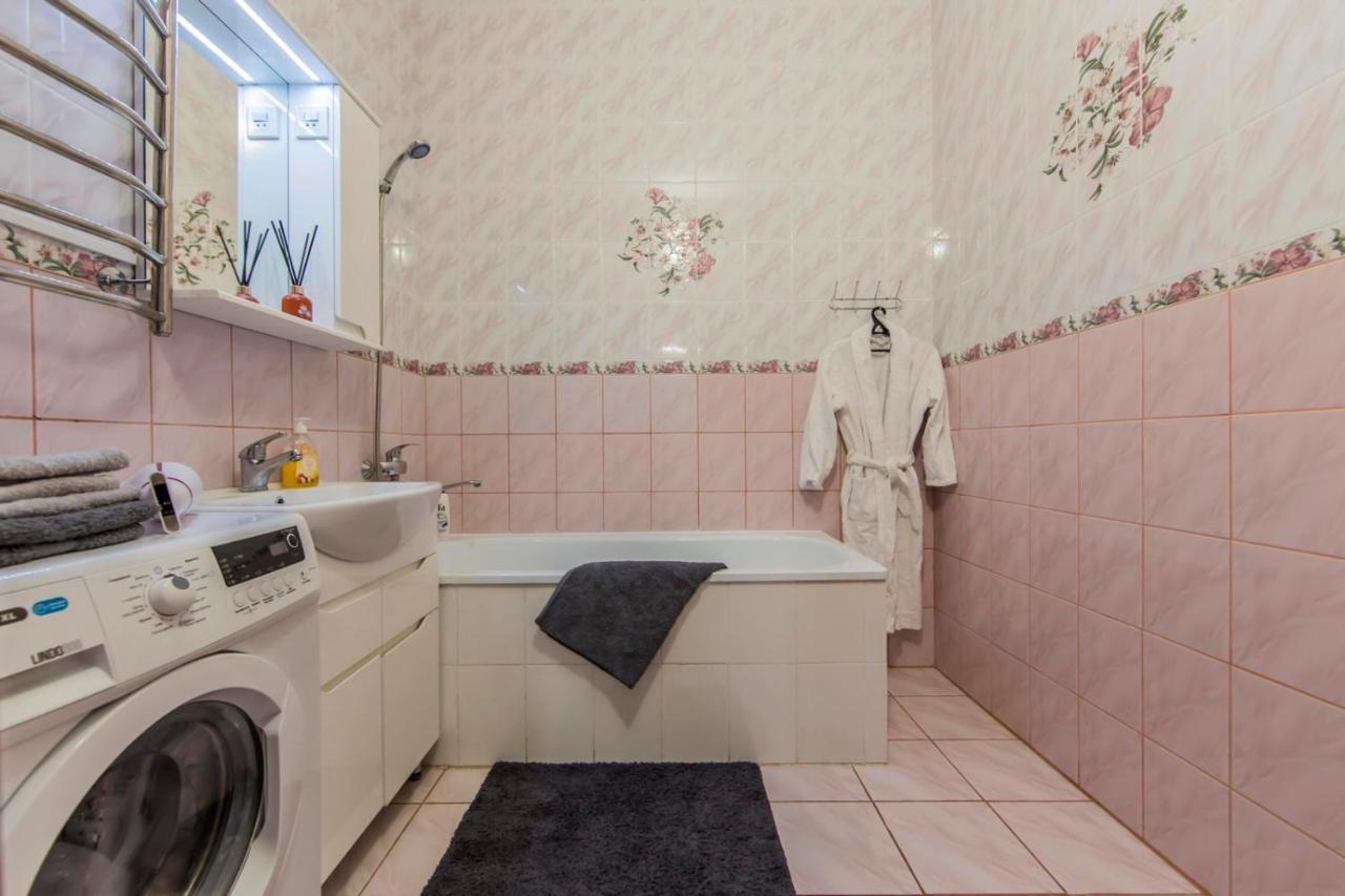 Apartament Large 2 With A Beautiful View 2 Min Metro Chernigivska *