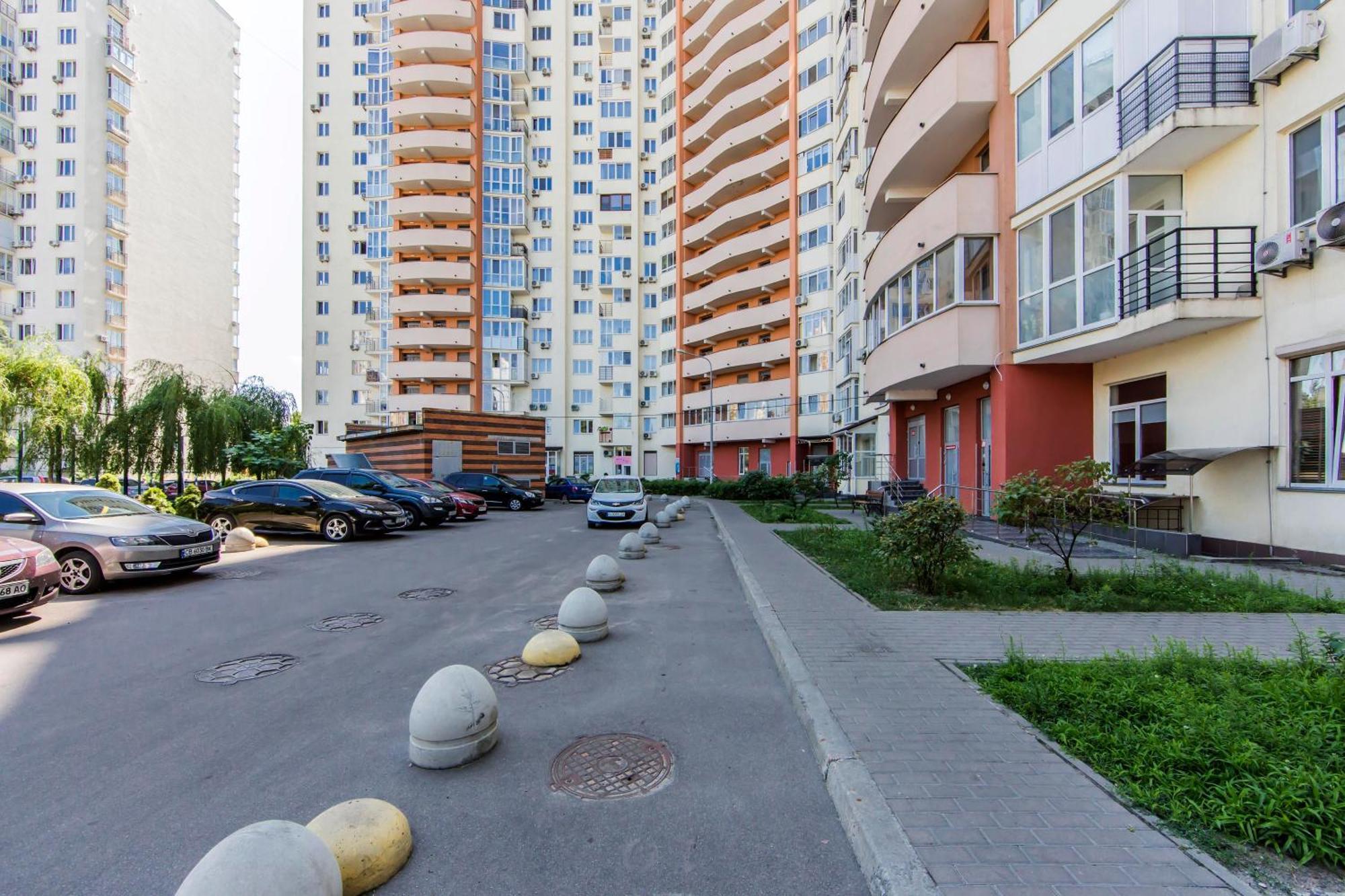 Apartament Large 2 With A Beautiful View 2 Min Metro Chernigivska